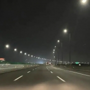 市区路灯亮化工程暖人心 点亮城镇老百姓